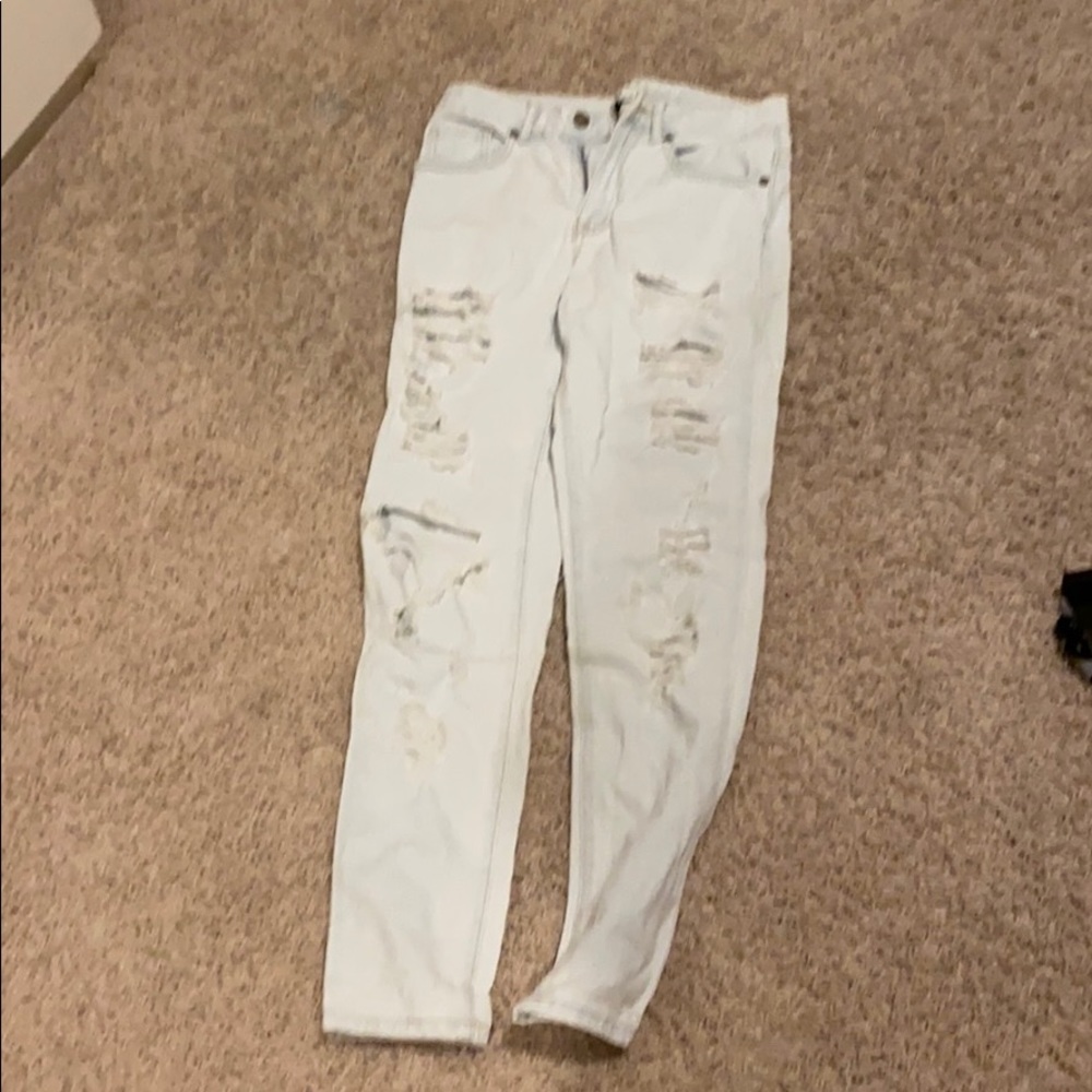 Light wash mom jeans